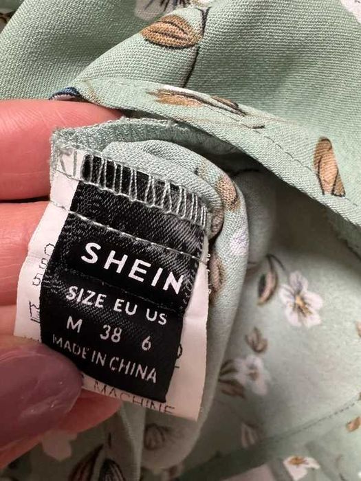 Zielona pastelowa bluzka w kwiatki