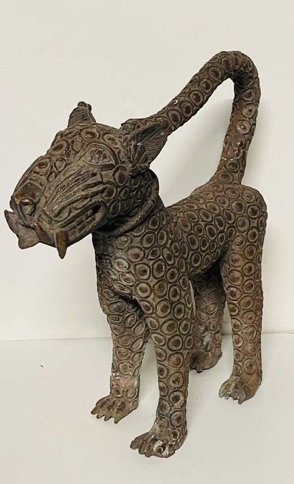 Leopardo - Bronze africano -Antigo Reino de Benin - Nigéria - 35cm