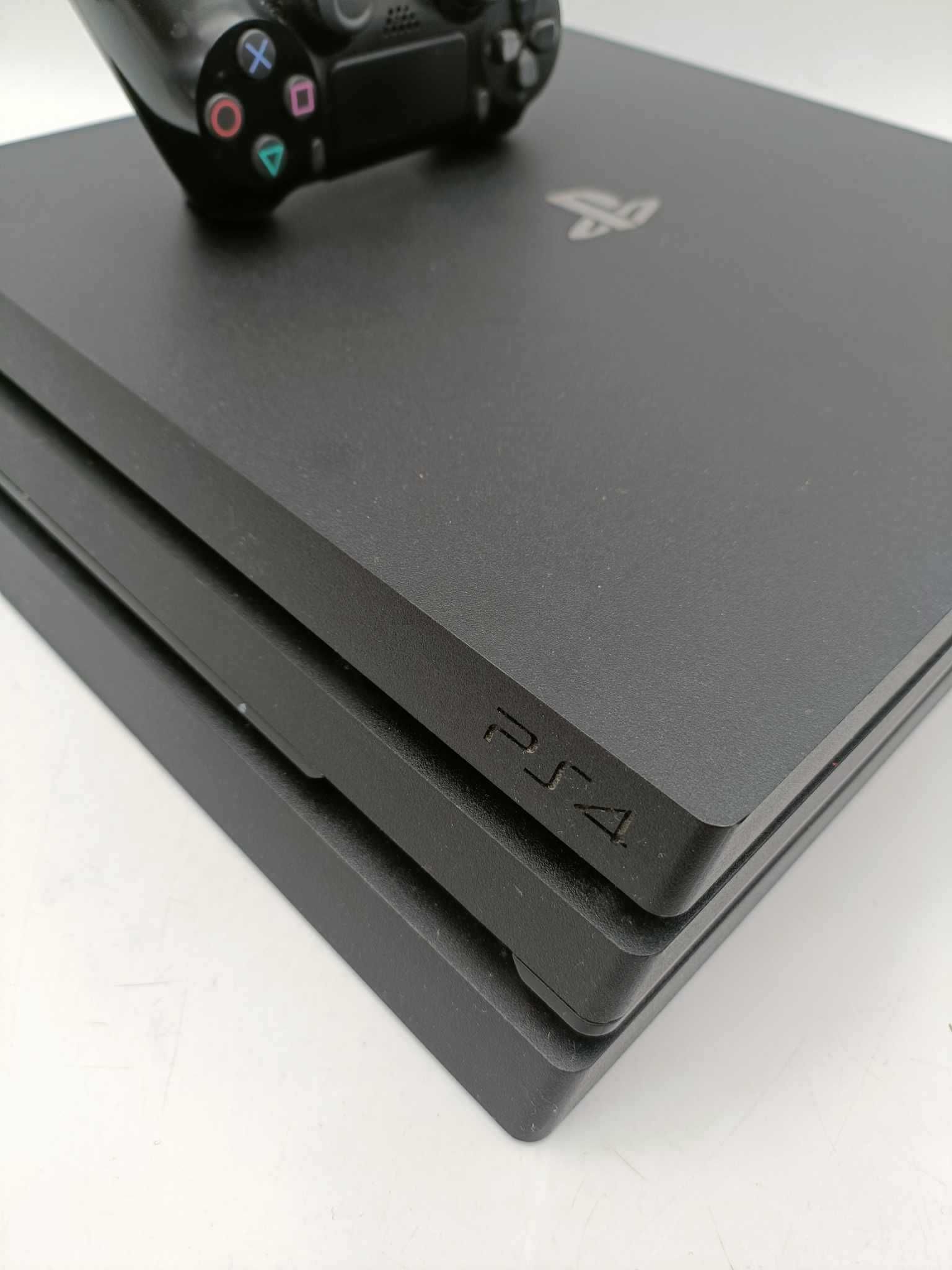 Konsola Sony PlayStation 4 PRO 1 TB CUH-7216B Pad Ładowarka