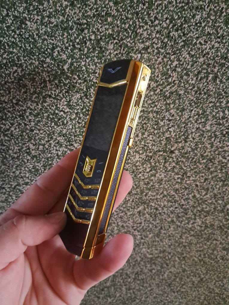 Мобільний телефон VERTU Signature новий