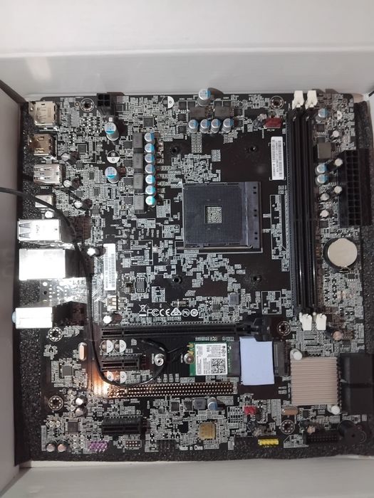 Материнская плата B 550 AM4 с поддержкой Wi-Fi  и блютуз