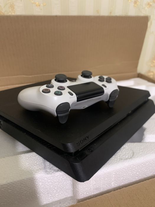 Продам 2 пс 4 слим ps4 slim одна на 1T виорая на 500gb