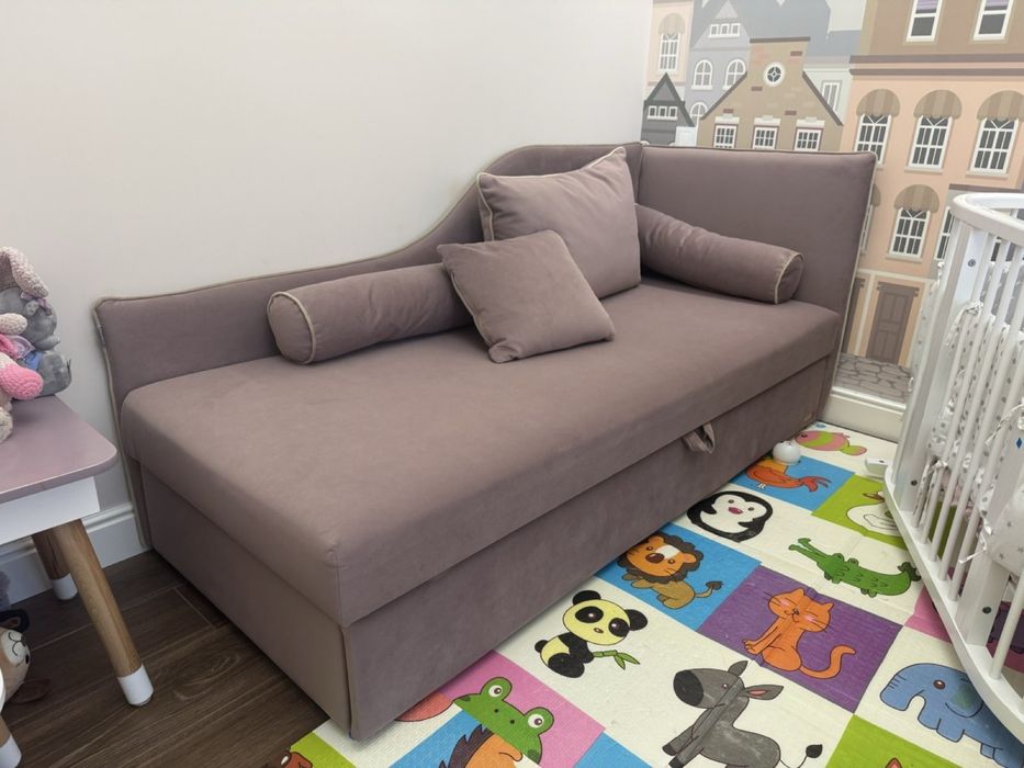 Диван розкладний.