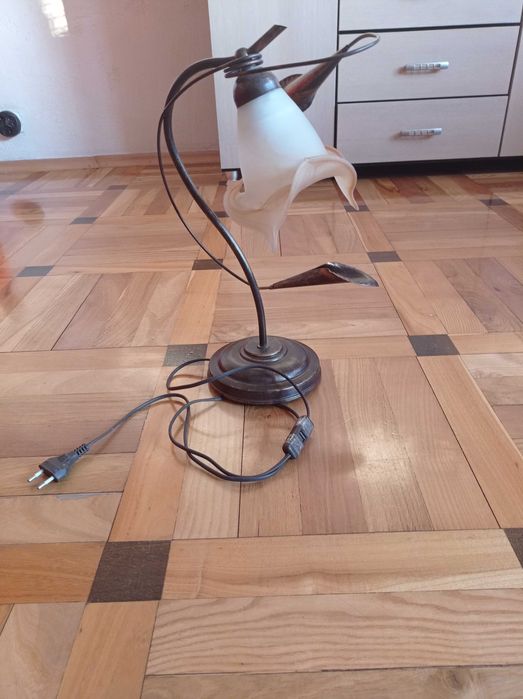 żyrandol i lampka