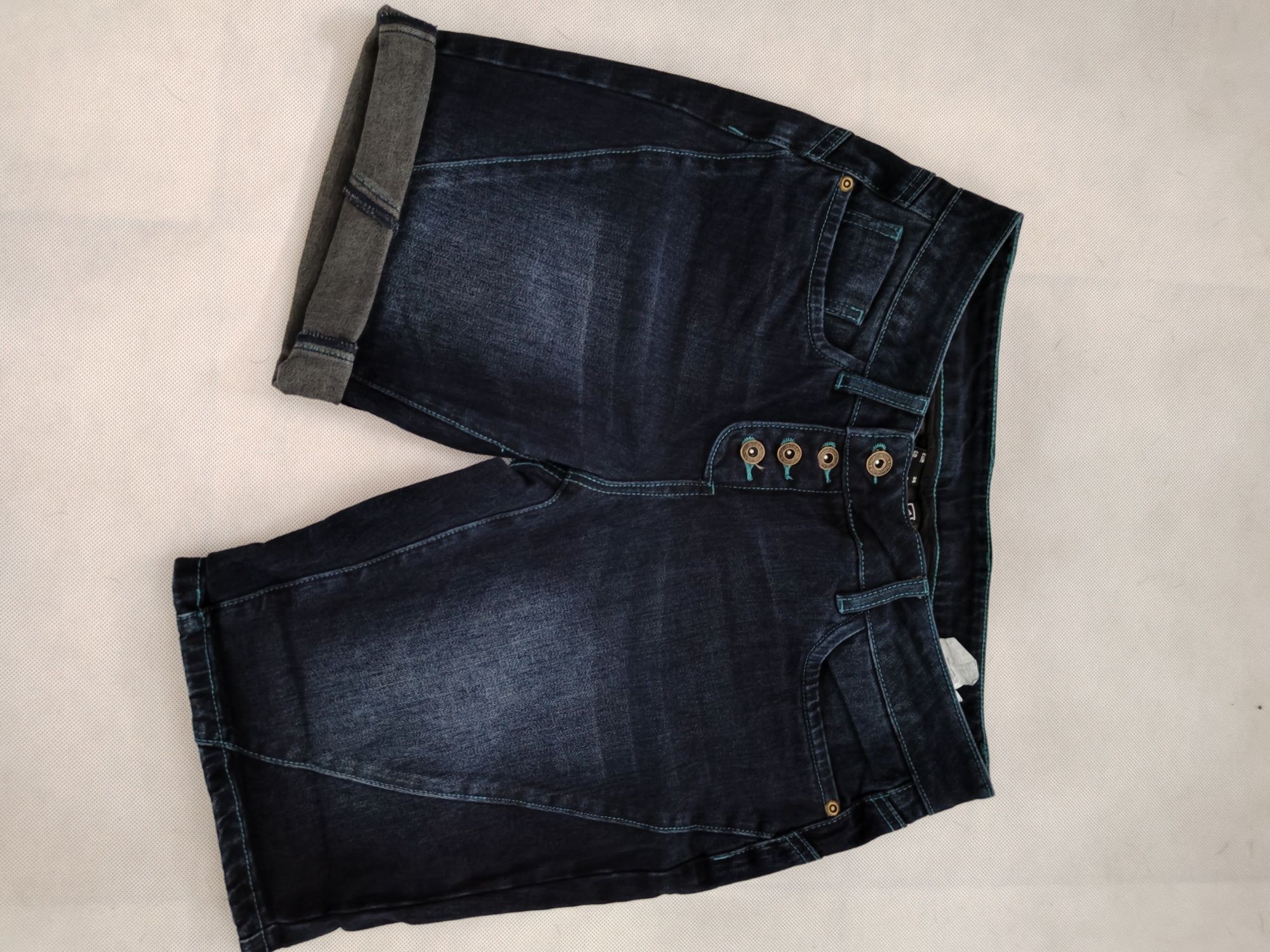 Damskie krótkie spodenki jeansowe bermudy