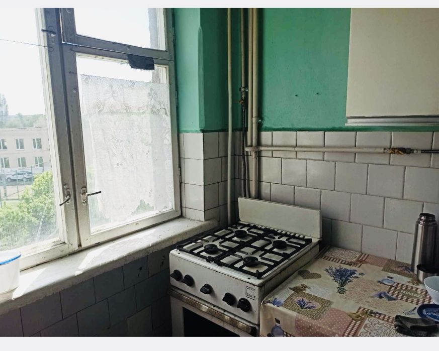 Район Проспекту. Трикімнатна квартира.