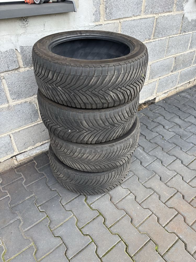 Komplet calorocznych Opon Michelin Cross Climate 2 235/45/17