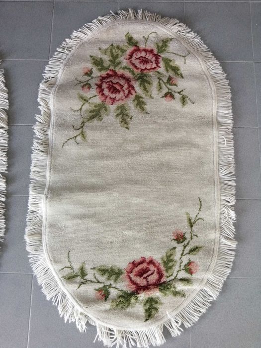 Conjunto de 2 tapetes Axminster (Ovais), motivo floral, com 1,40x70 cm