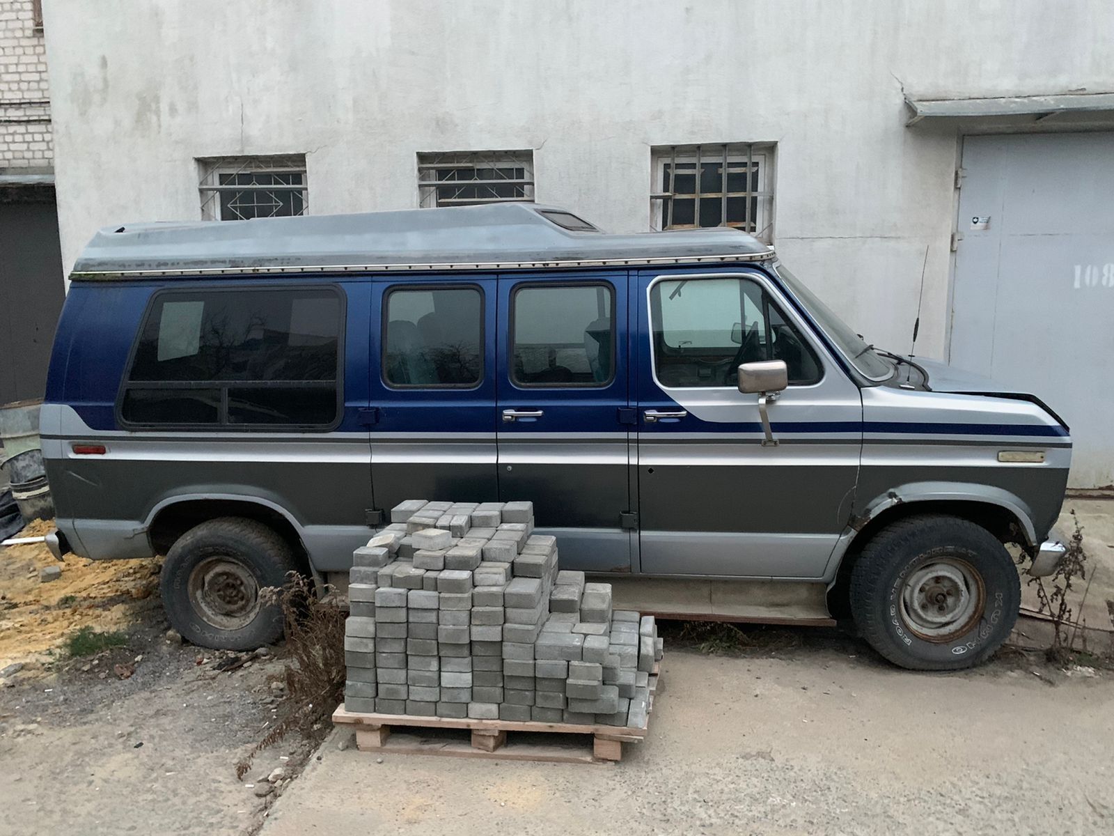 Продам Ford Econoline.