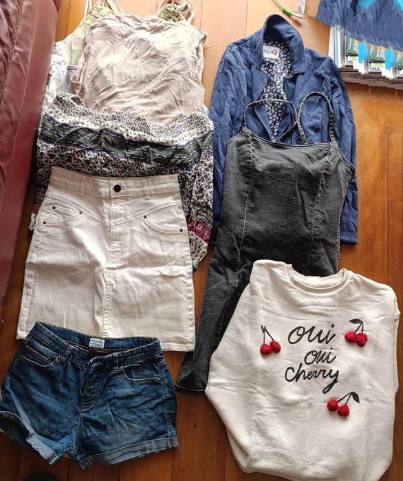 Lote de roupa usada para 16 anos