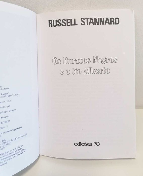 Os Buracos Negros e o Tio Alberto, de Russell Stannard