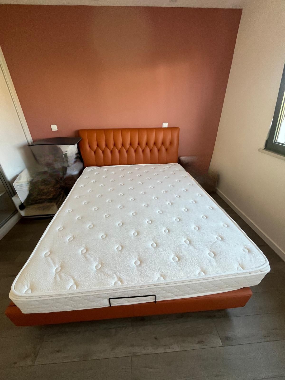 Cama queen size - nunca usada com colchão incluido 2 unidades (bege)