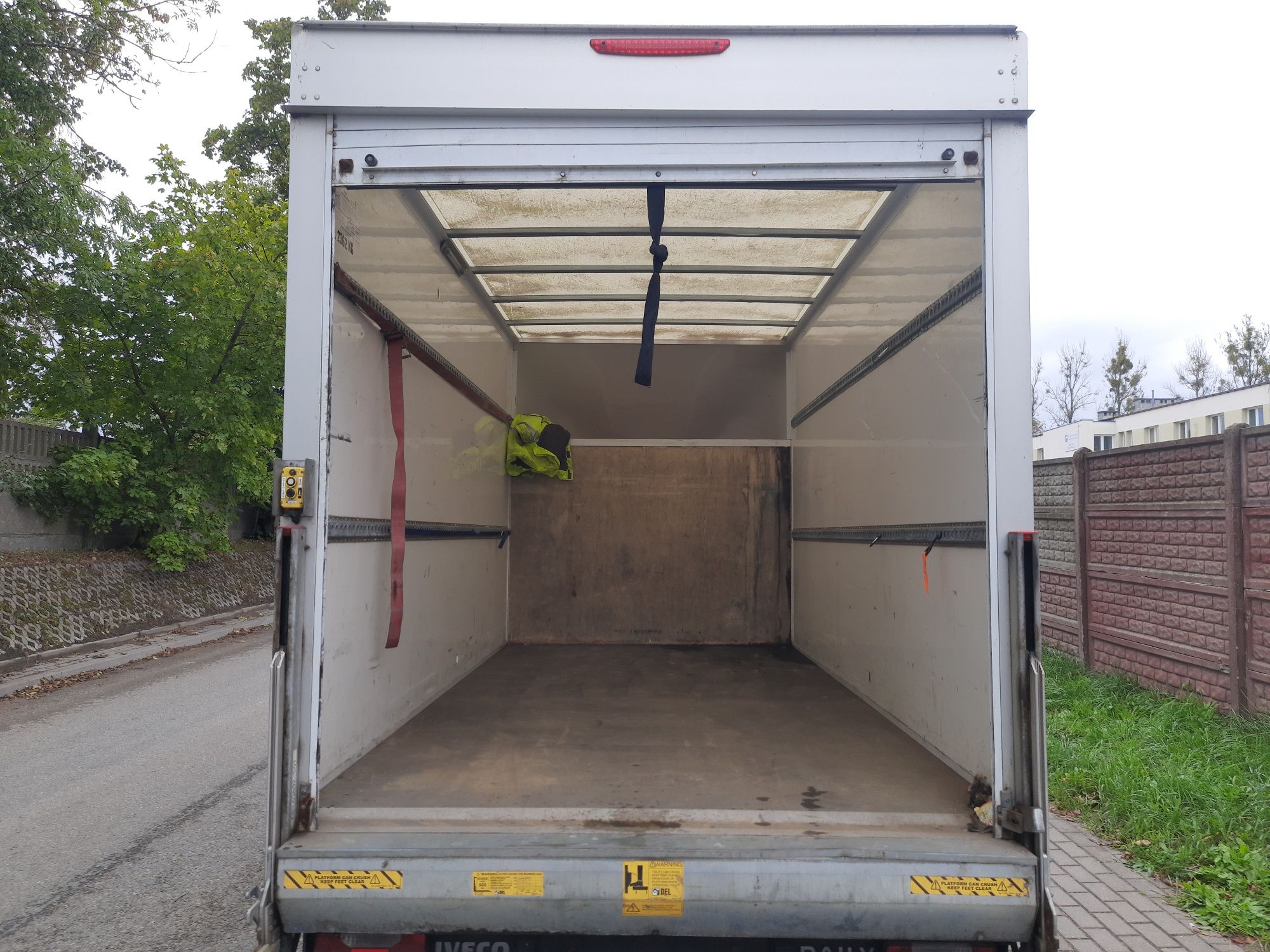 Iveco daily 2022r > Kontener +Winda