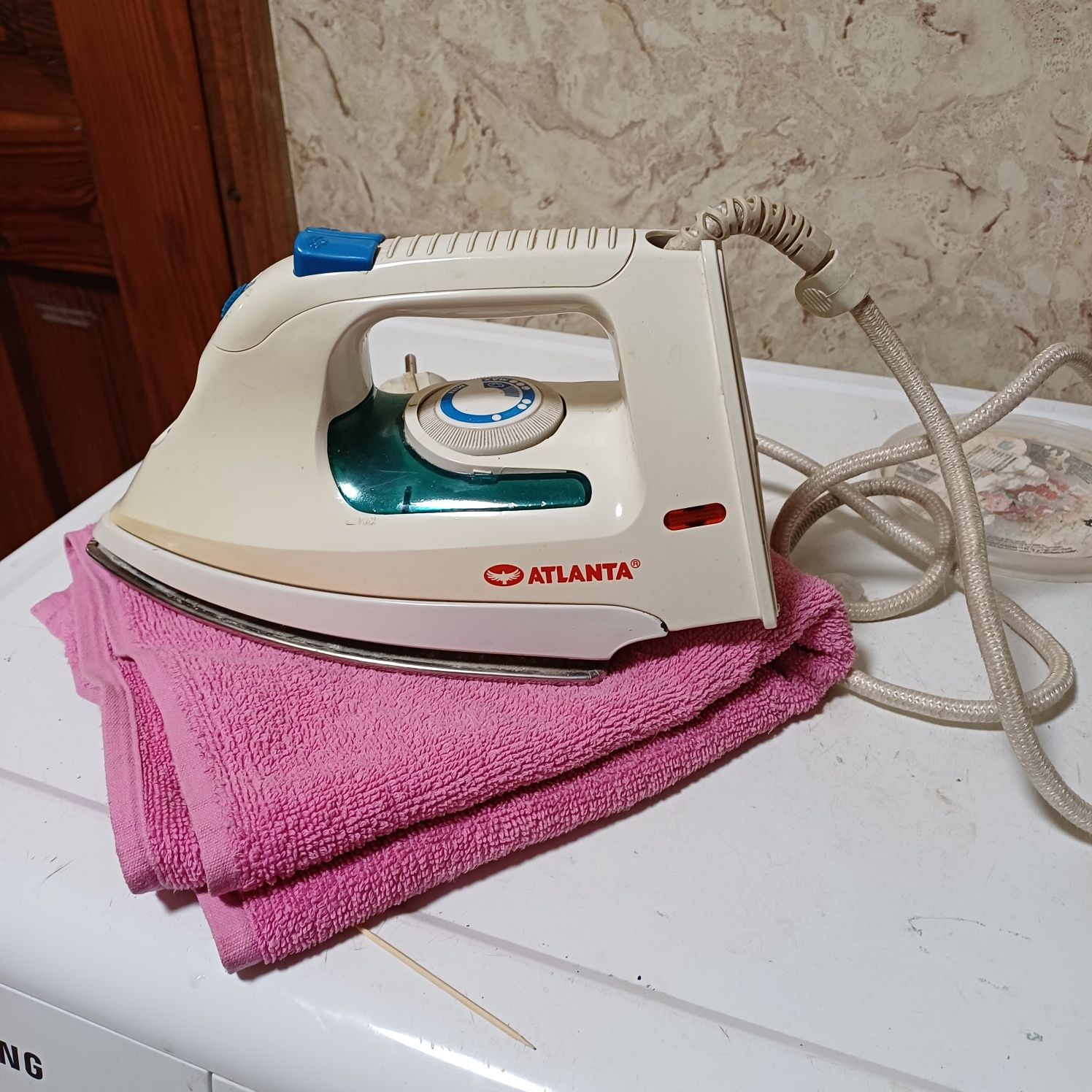 Продам праску під запчастини