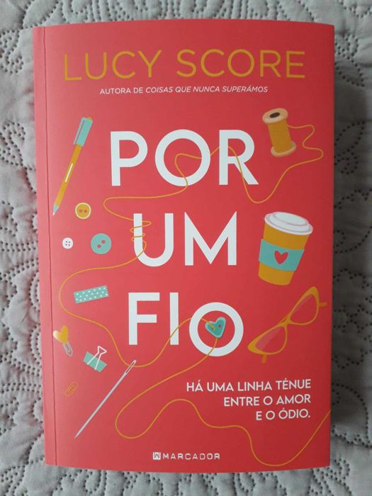 Por um fio - Lucy Score