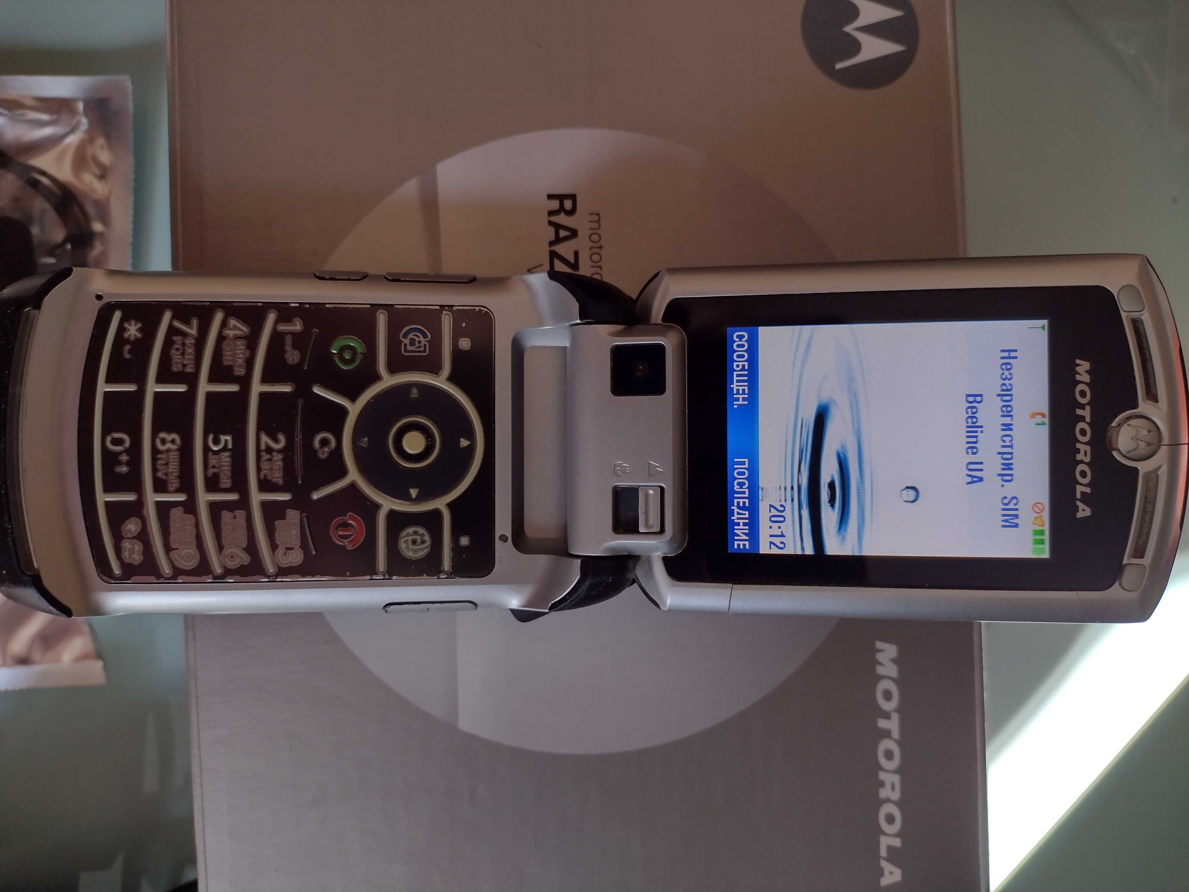 Телефон Motorola Razr V3x.