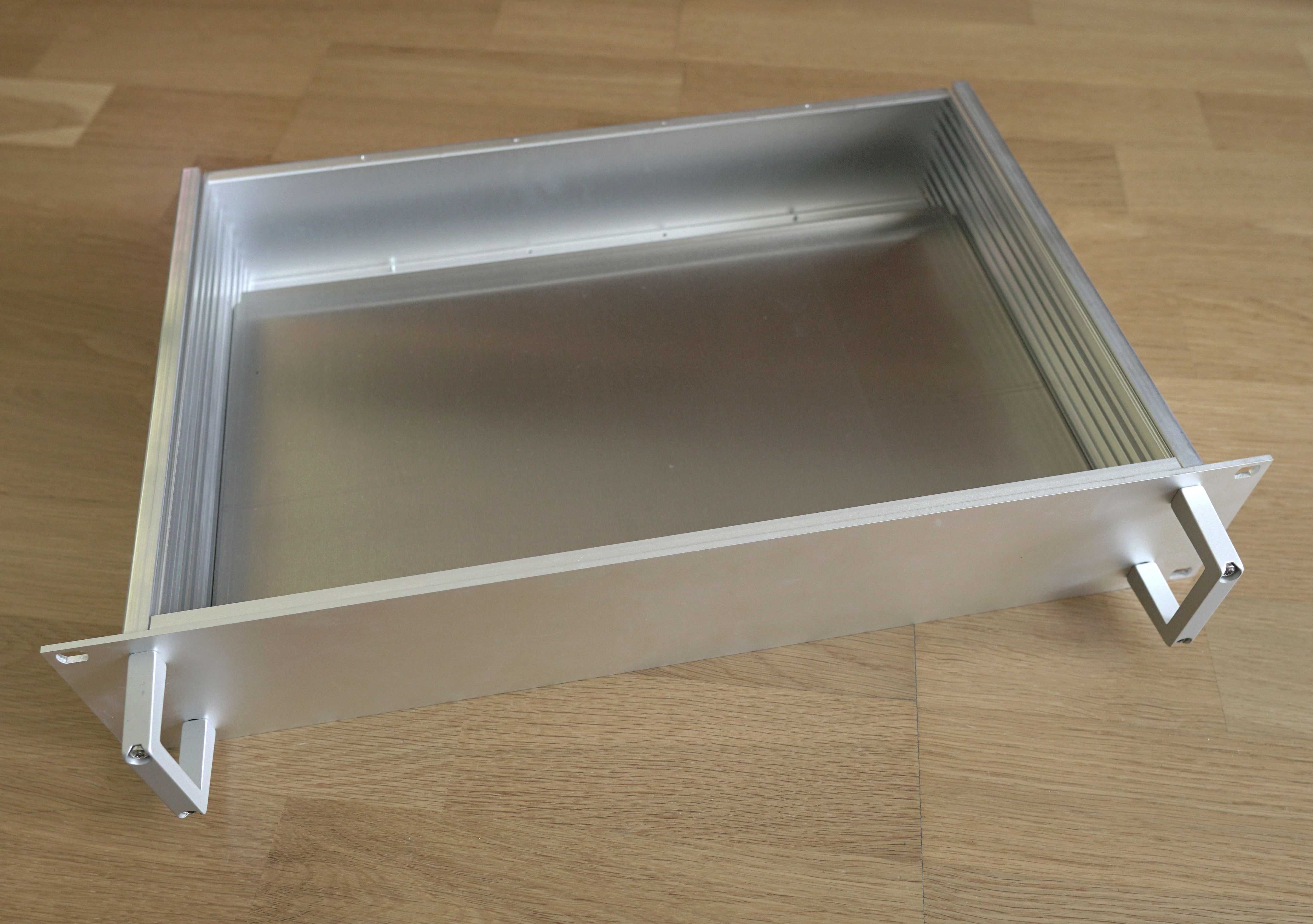 SCHROFF solidna aluminiowa obudowa 2U do szafy rack 19"