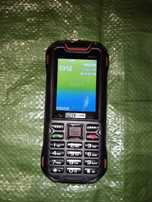 Maxcom MM917 z ładowarką Samsung.