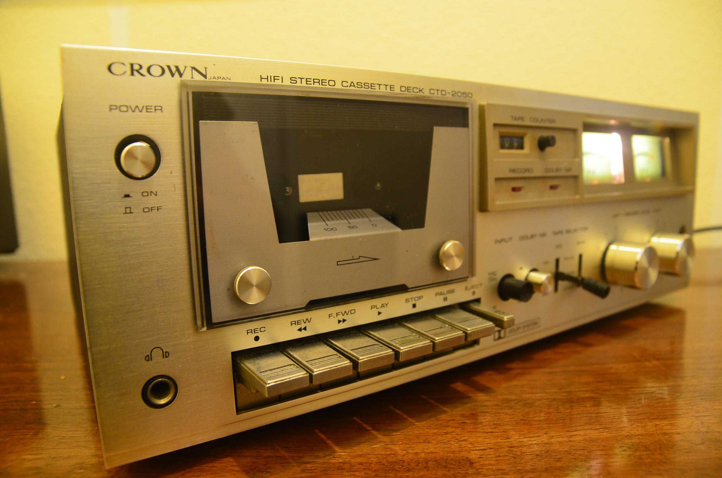 Gravador de cassetes Crown CTD- 2050