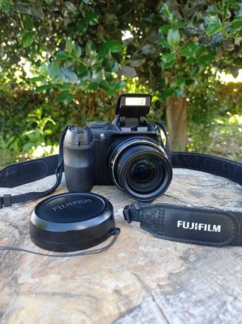 Máquina Fotográfica Fujifilm FinePix S2000HD Bridge 10 - Preto
