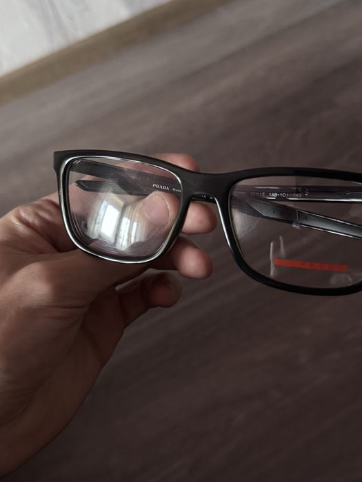 оригінальні окуляри Prada