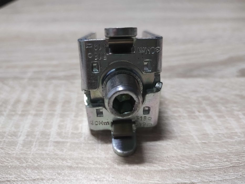 Zacisk rozrzutnika podwójny profil T – Wöhner 01318, 185 mm² (7 sztuk)