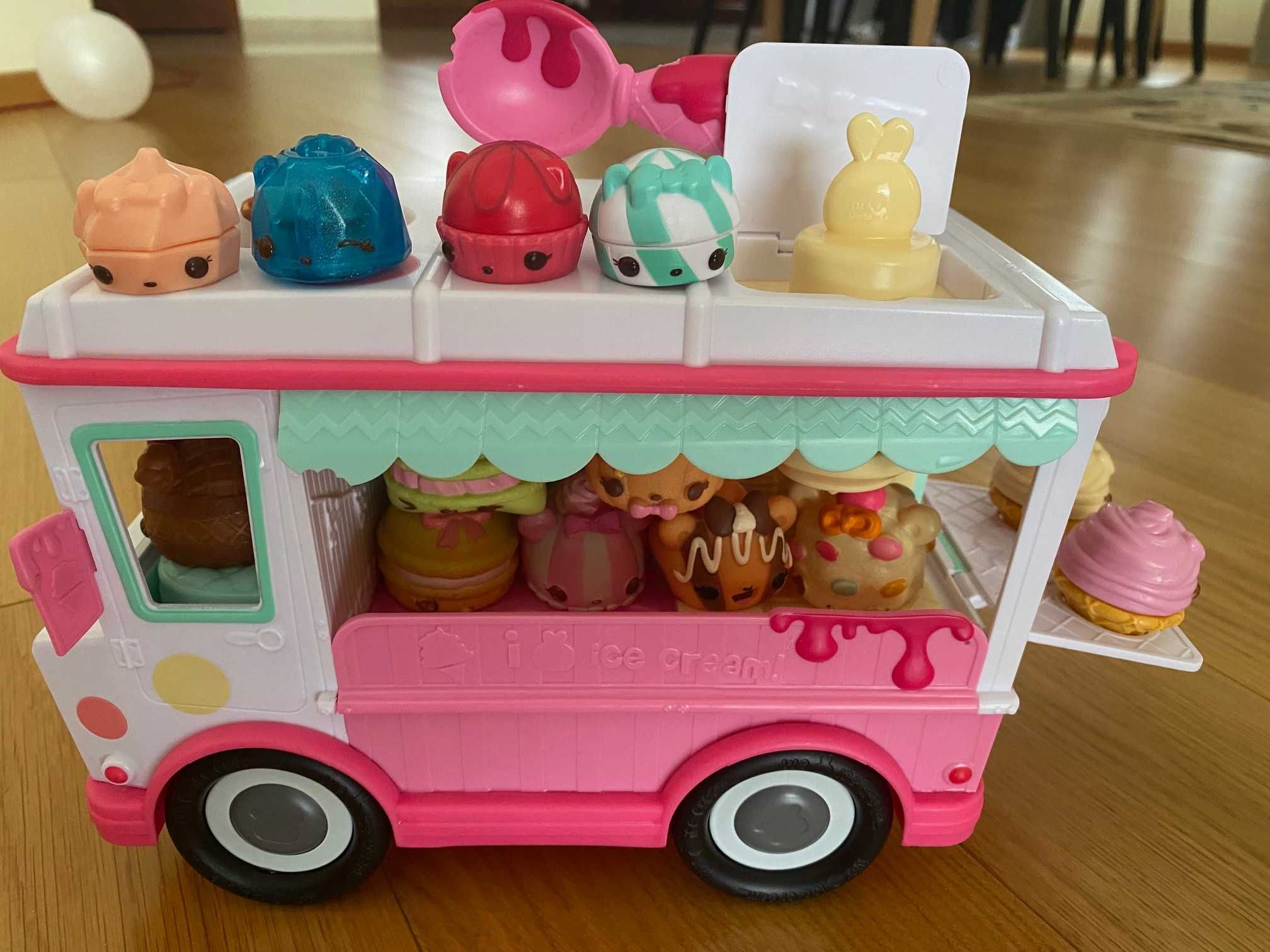 Autobus i figurki Num Noms