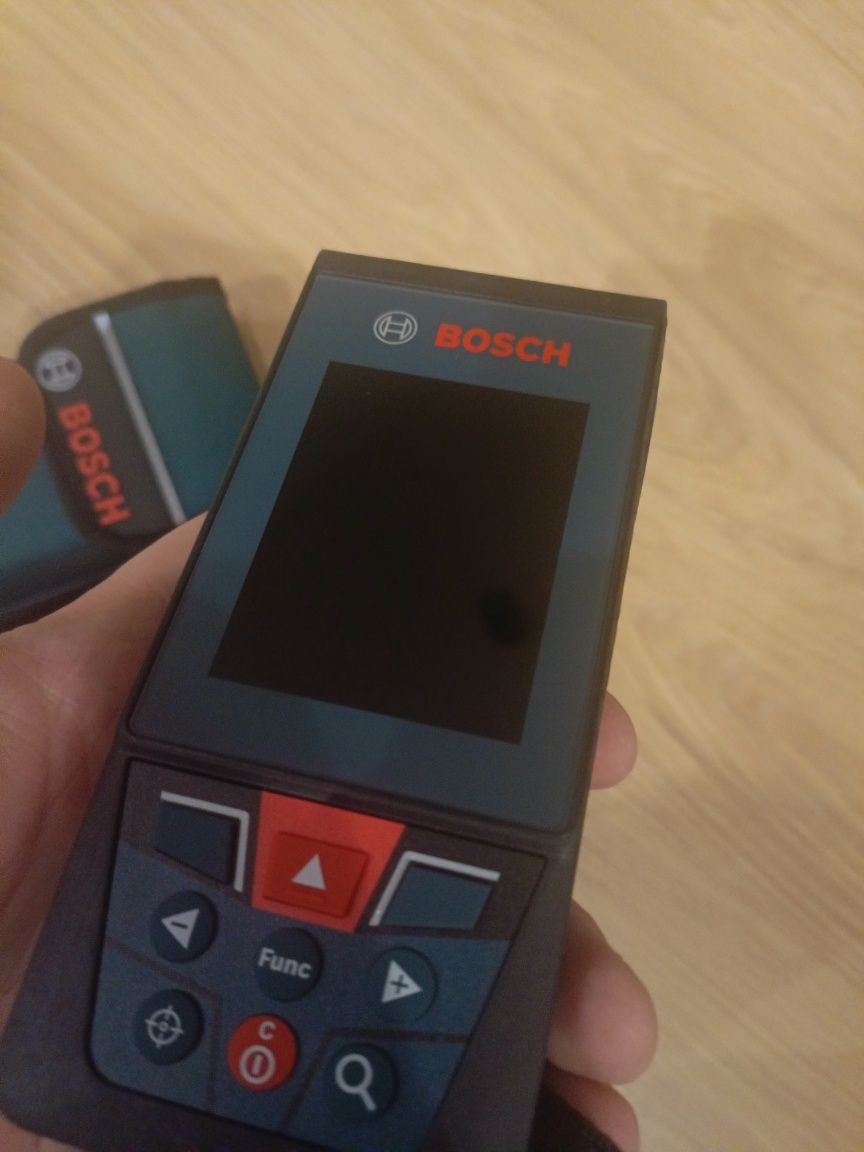 Jak nowy dalmierz laserowy Bosch GLM 100-25 C Professional kamera