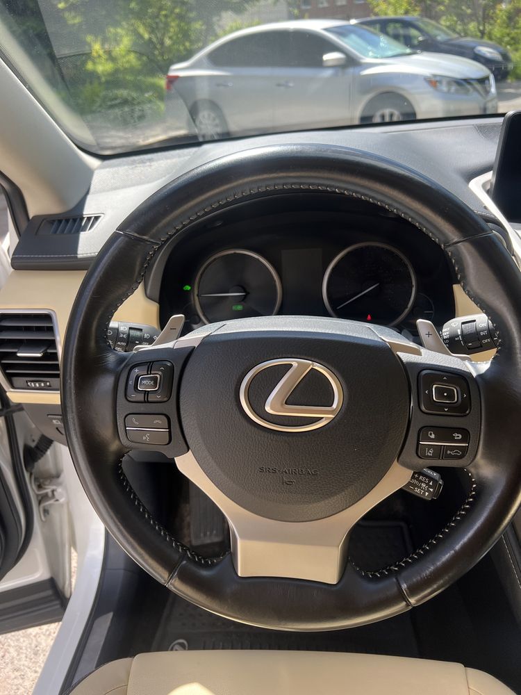 Терміновий продаж Lexus NX 300H