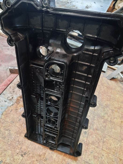 Оригинальная клапанная крышка Mazda 6 (2008, 2.0 бензин)