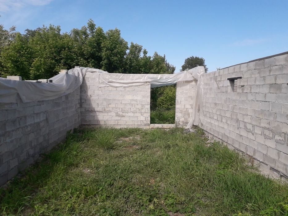 Недостроенний бокс на теретории гаражного кооператива