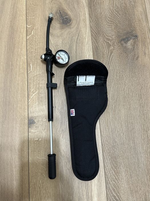 Насос для задніх амортизаторів Harley Davidson з чохлом