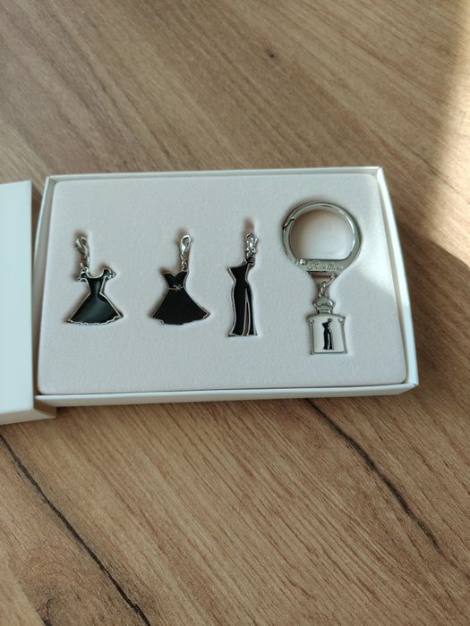 Nowy brelok z charmsami Guerlain