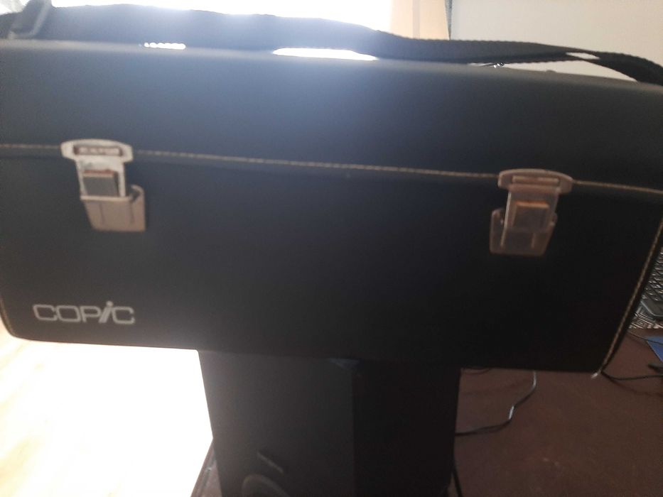 Estojo com alça Copic raro