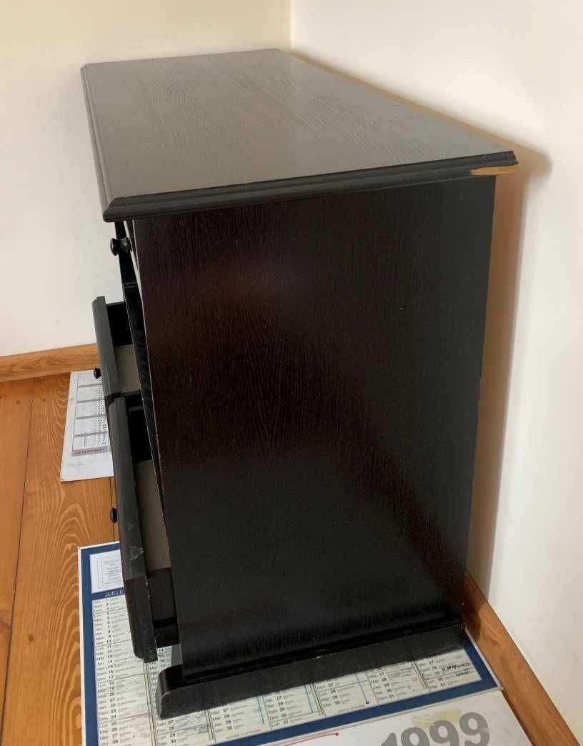 Mebel biurko komputerowe z dwoma szufladami

Cena 100 zł