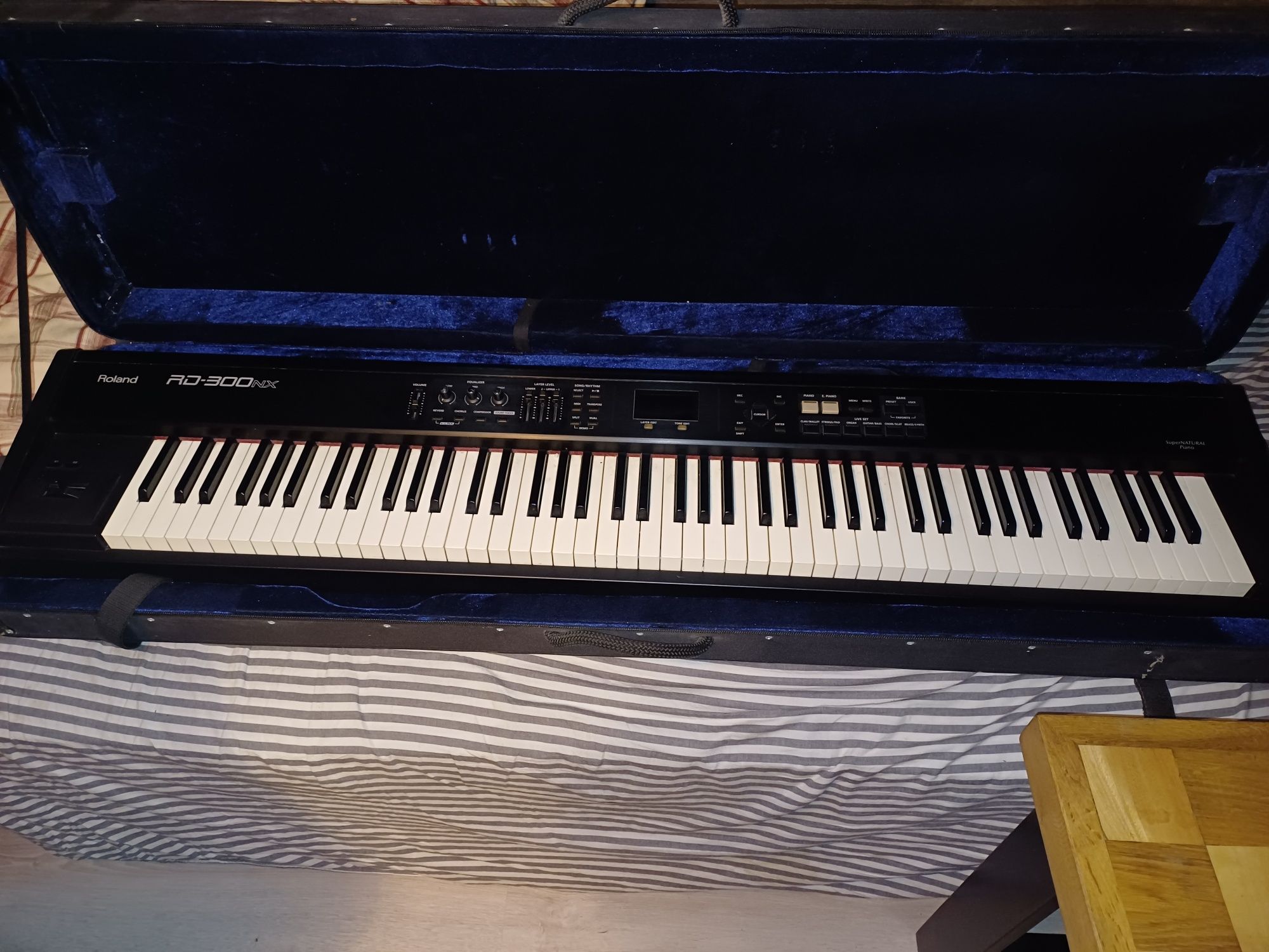 Roland rd-300nx +twardy pokrowiec+statyw stage piano