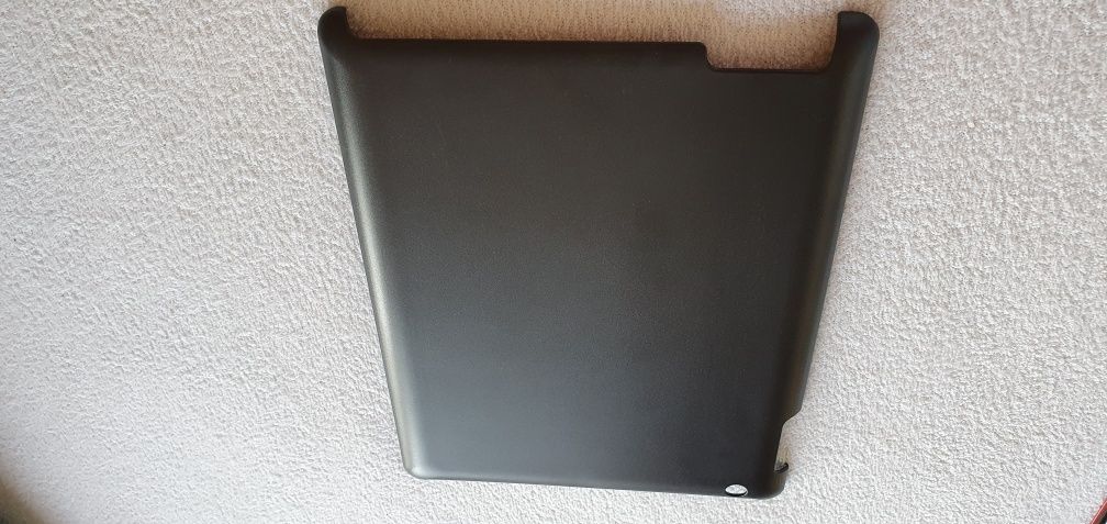 Etui na tablet z otworem.wys wewn 23.5-24cm. Szer wew 17-18cm. Czarne