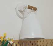 Rustykalna lampa kinkiet biała metal