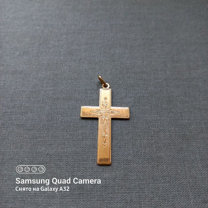 Старовинний золотий хрестик