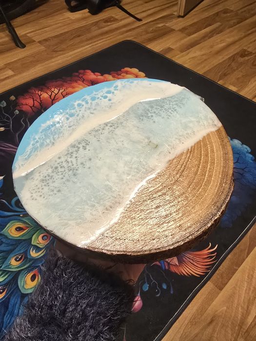 Podkładka pod naczynie z żywicy epoksydowej z falami