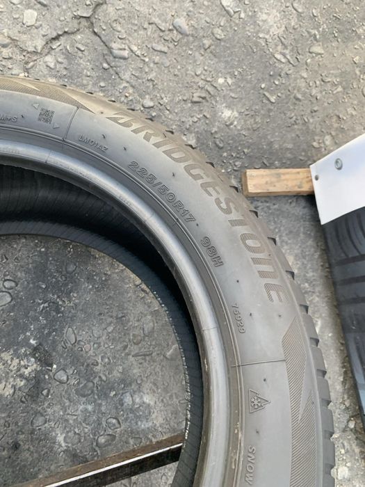 Шини 225/50 R17 Bridgestone зима 2022 рік 7,5 мм