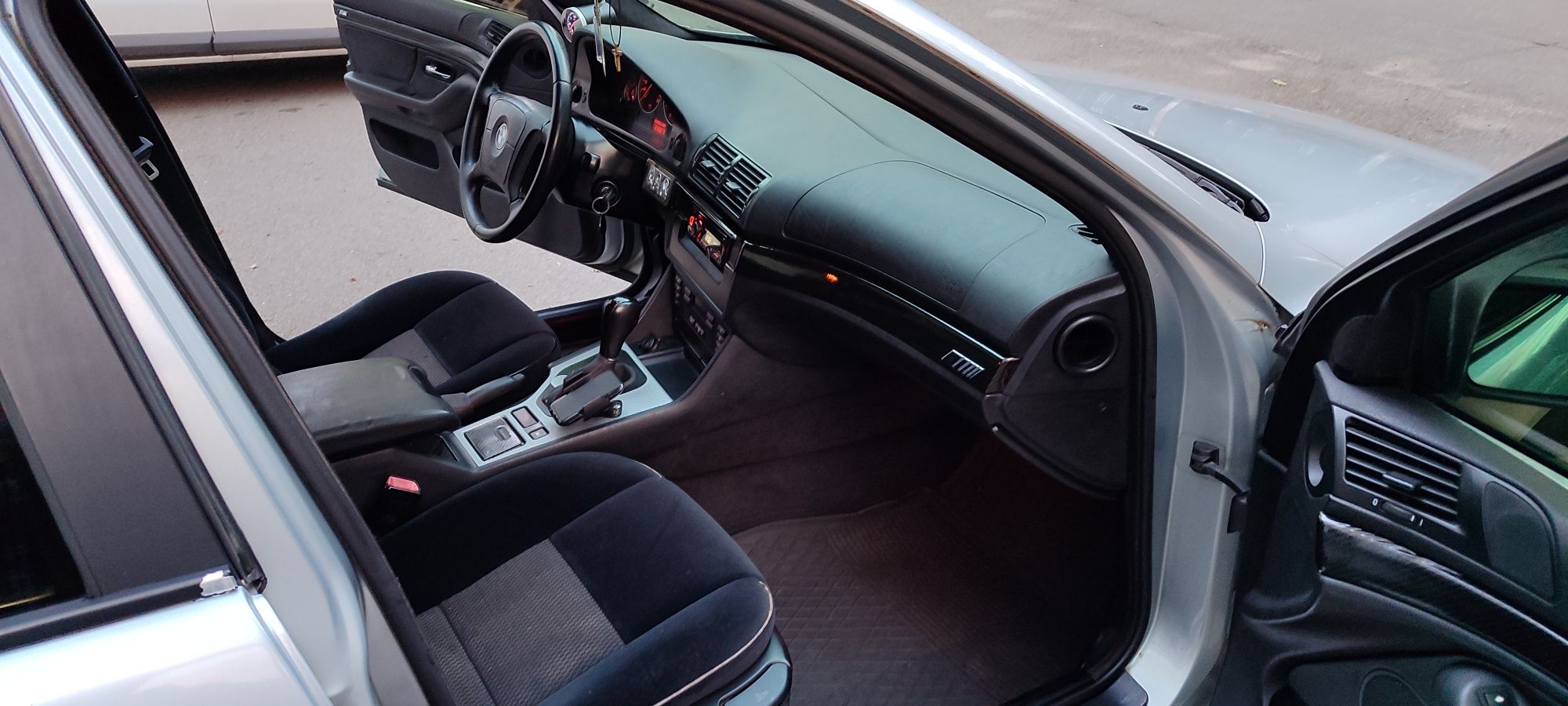 BMW e39 525 tds продам