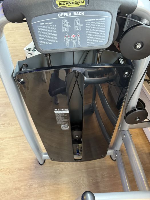 Upper back technogym