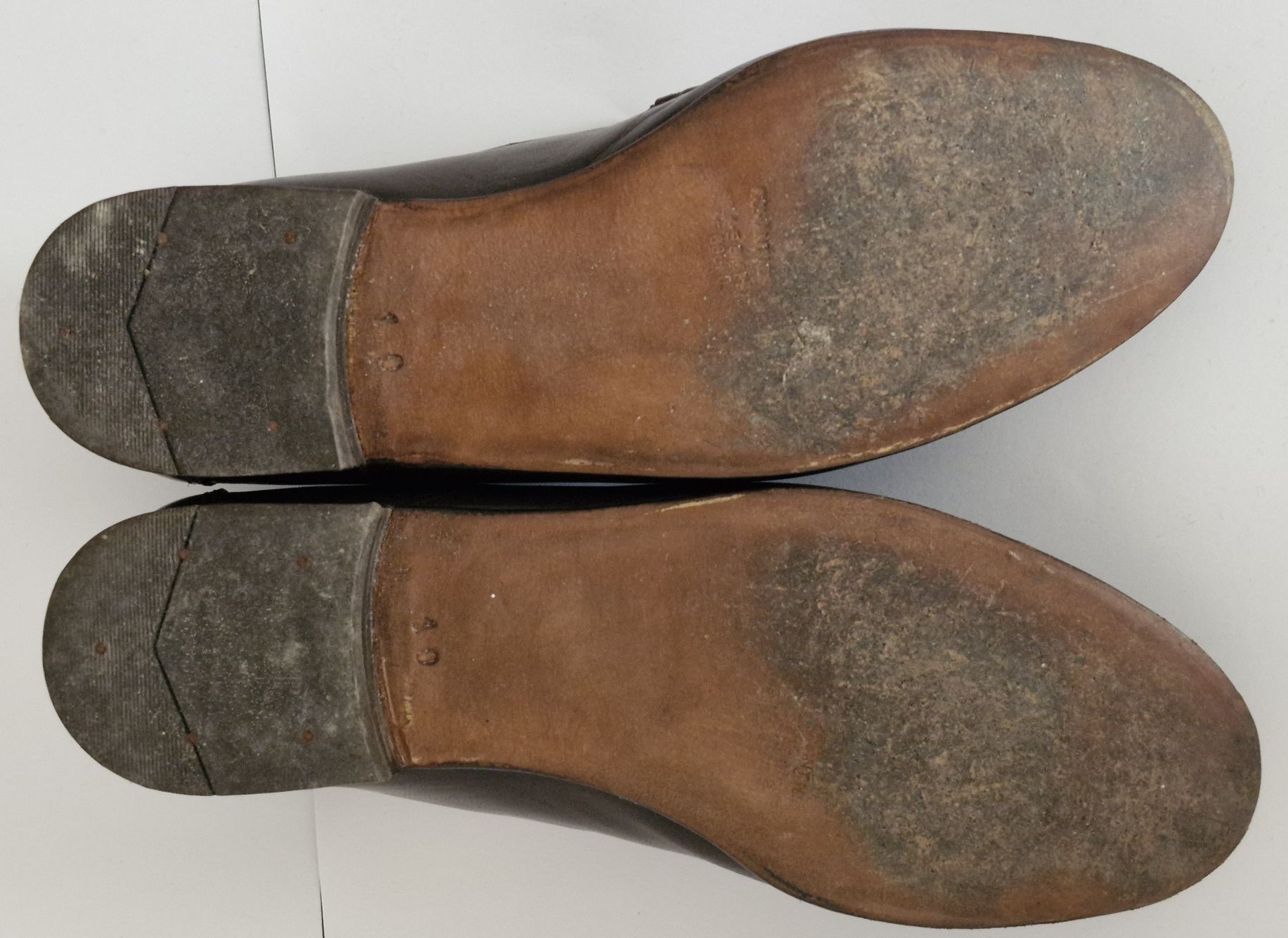 Sapatos clássicos castanhos