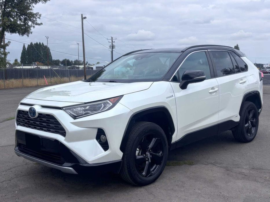 Toyota RAV4 Hybrid XSE      2020