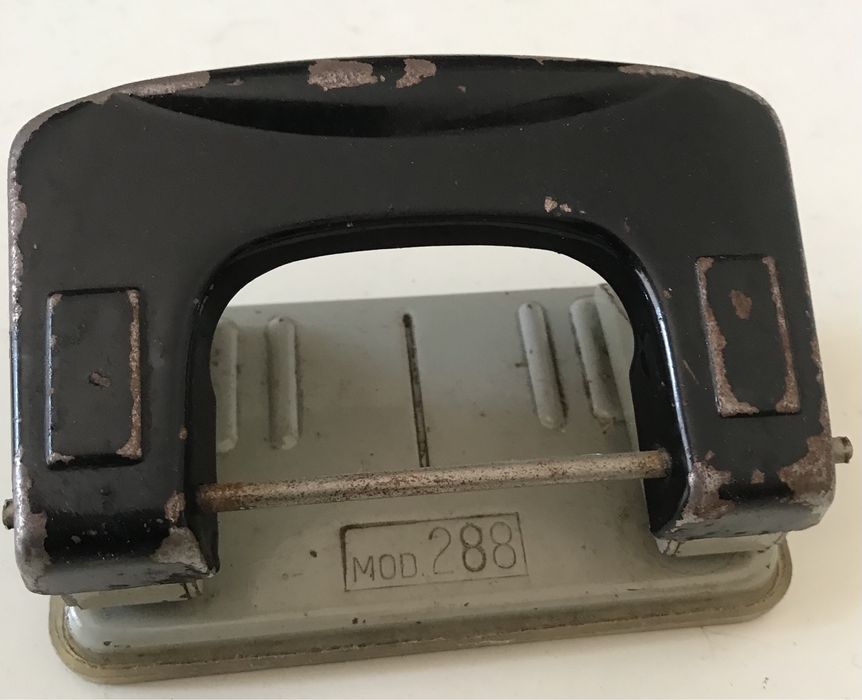 Furador de escritorio Sax made in Austria