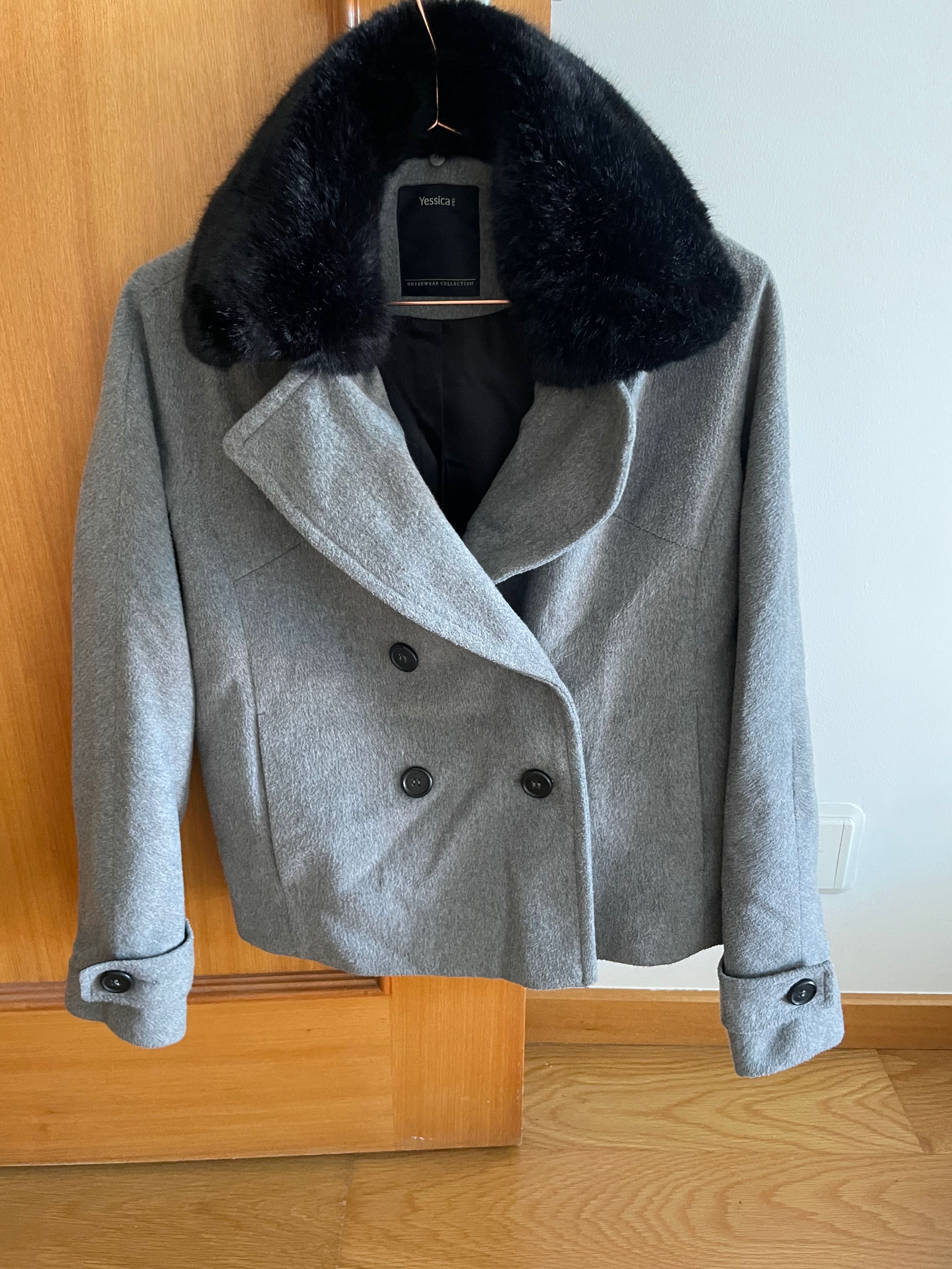 Casaco blazer cinza com gola em pêlo