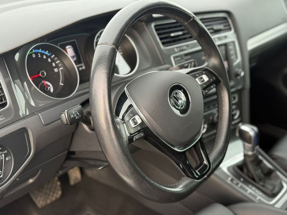 Volkswagen e-Golf 2015