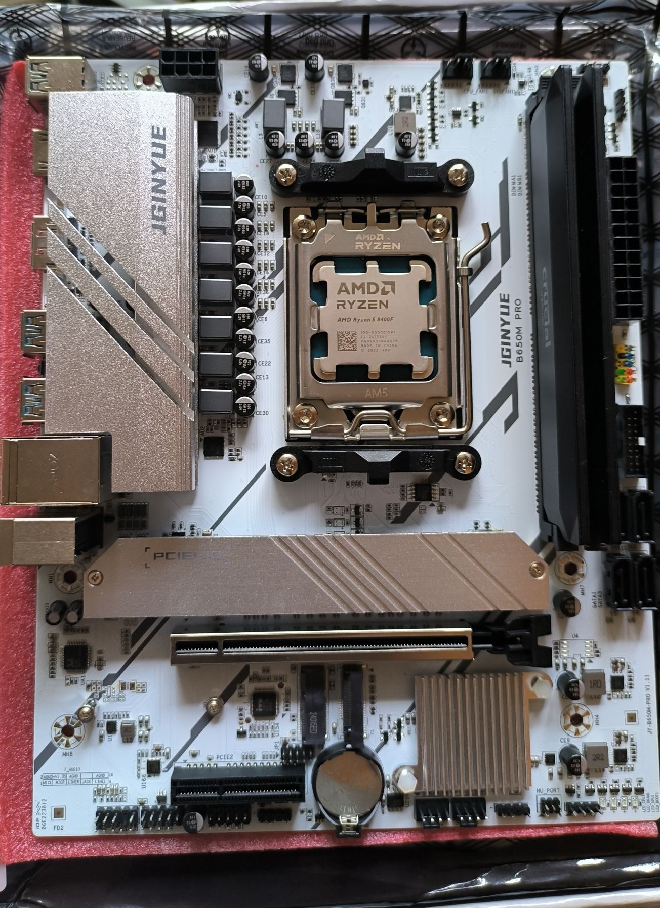 Комплет AM5 B650, Ryzen 5 8400f, DDR5 32GB 6000Mhz