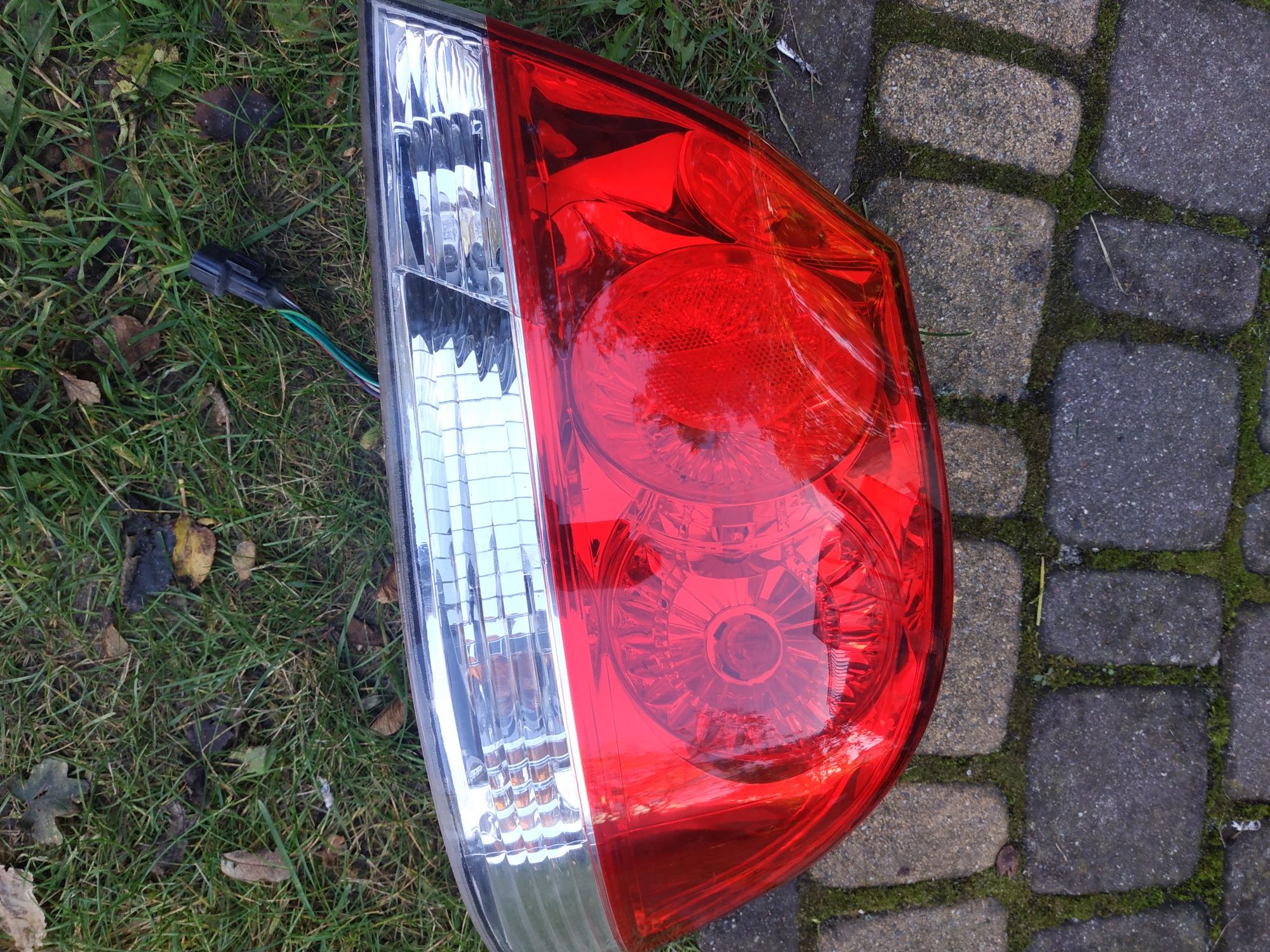 Lampy tył Lancer VII sedan Europa 2006 R stan idealny oryginał
